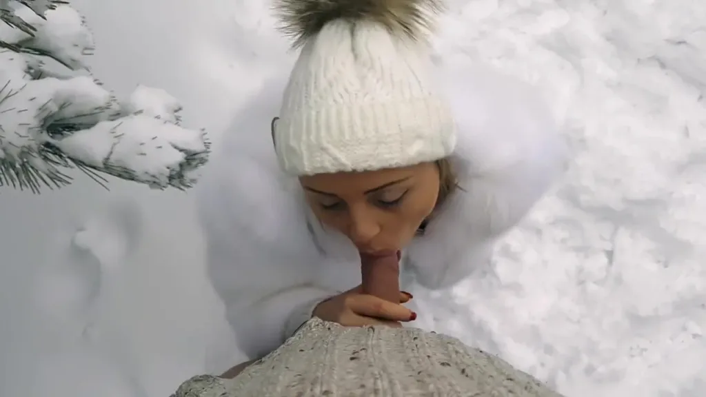 Снегурка сосет член